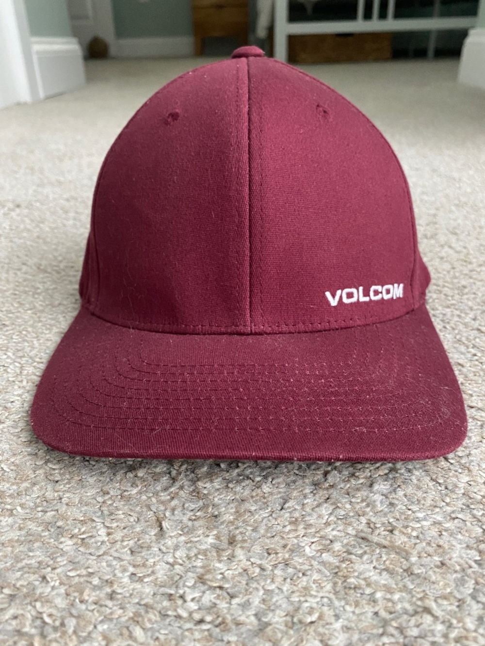 Volcom Stone Flex Fit Maroon Hat Baseball Cap S-M FlexFit